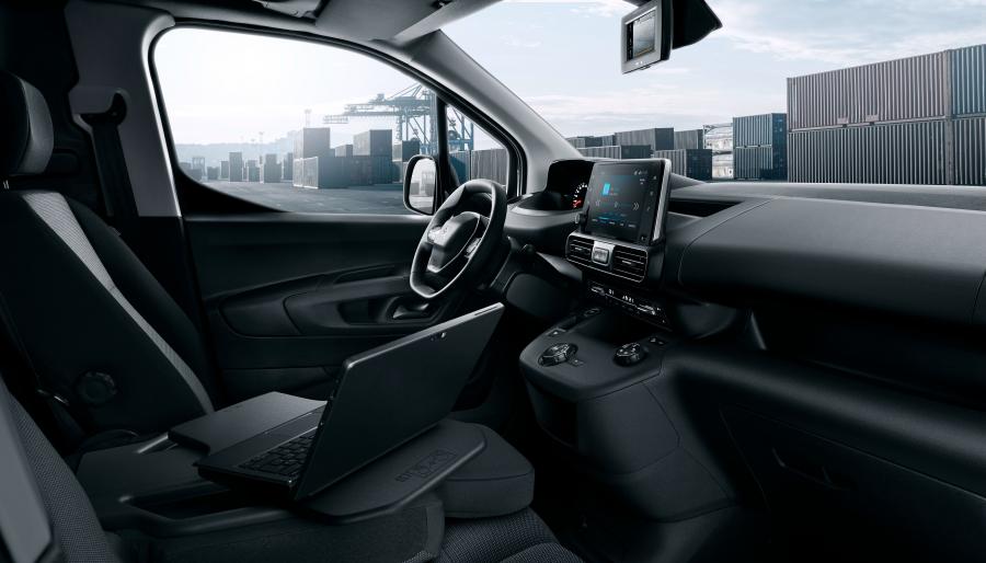 Интерьер Peugeot Partner 2018 года  (WW) (фото 18 из 20)